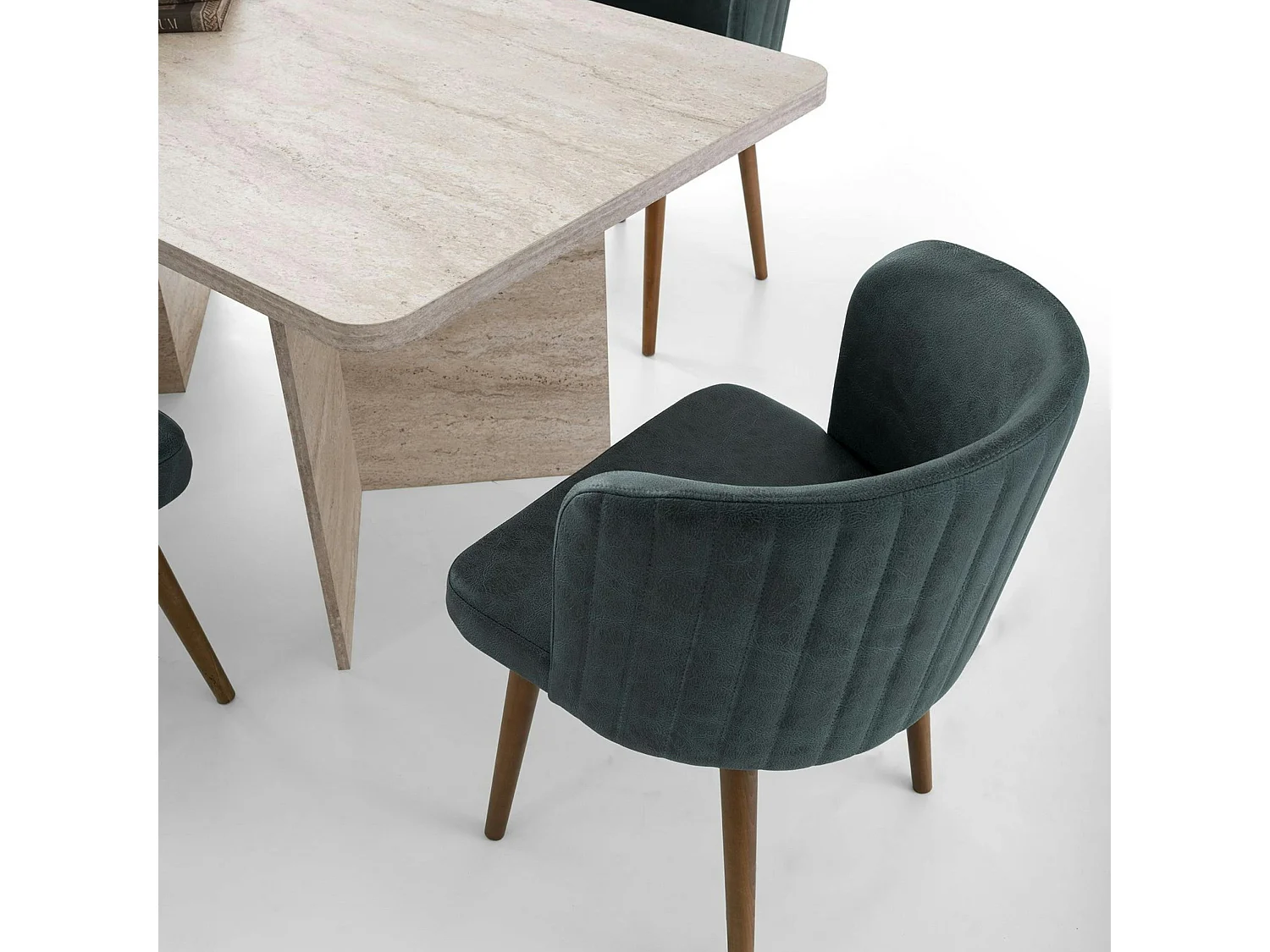 Table à manger design effet travertin pieds V 180 cm MARFA