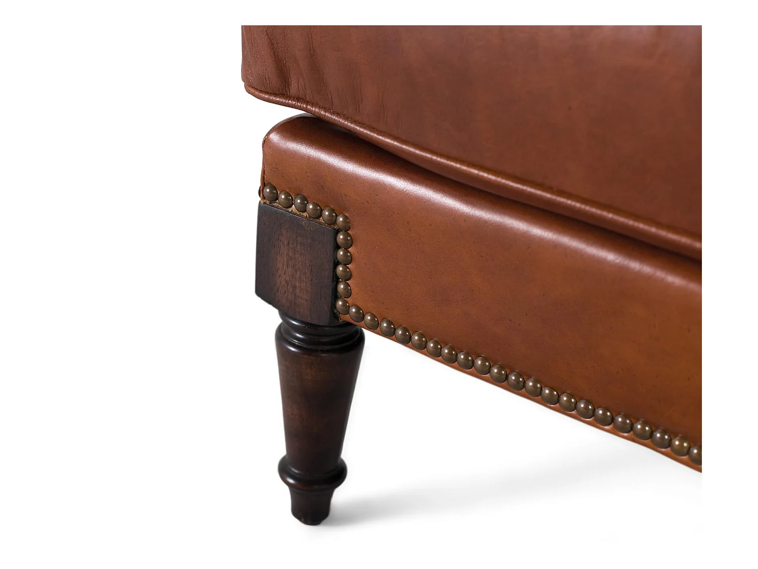 Fauteuil rembourré en cuir avec accoudoirs et pieds en bois