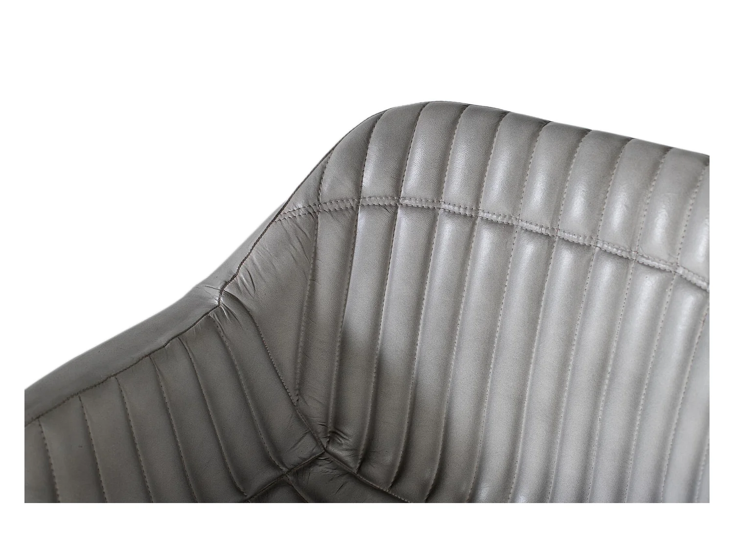 Chaise rembourrée en cuir gris avec dossier rembourré et incliné