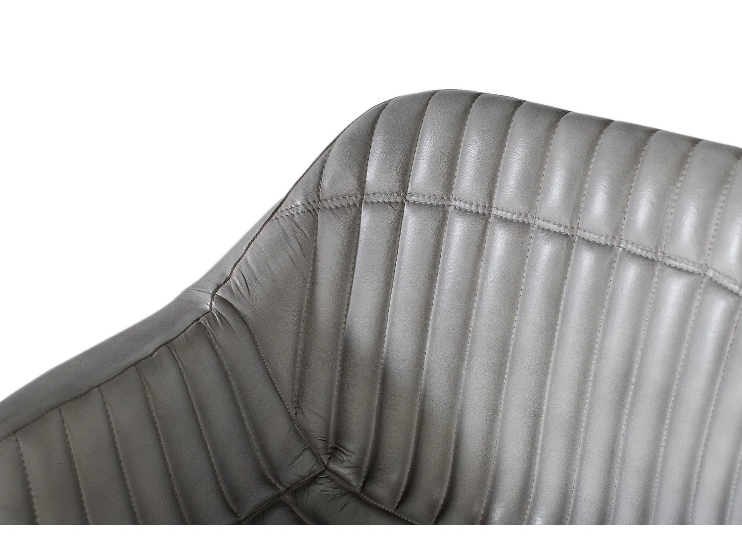 Chaise rembourrée en cuir gris avec dossier rembourré et incliné