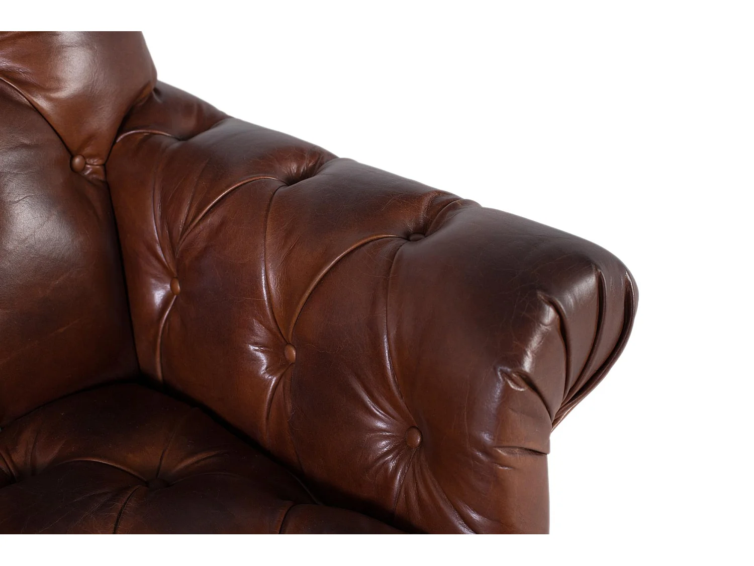 Sillón tapizado en cuero con reposabrazos acabado en capitoné