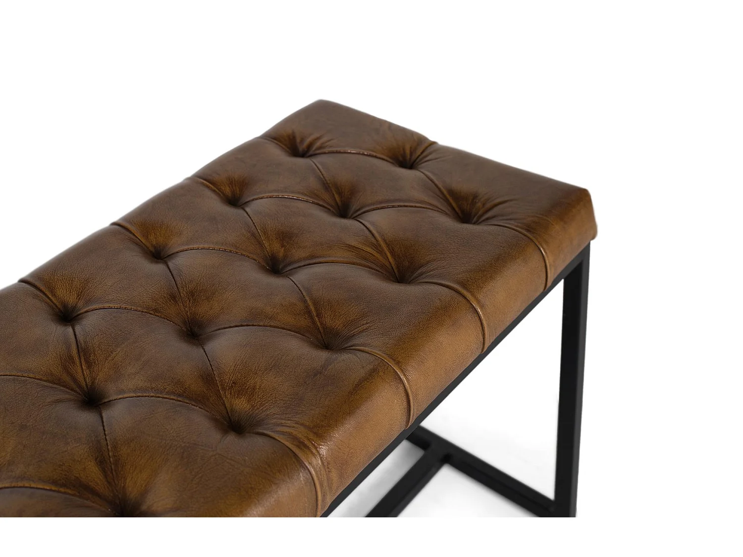 Banc avec assise rembourrée en cuir et pieds en fer