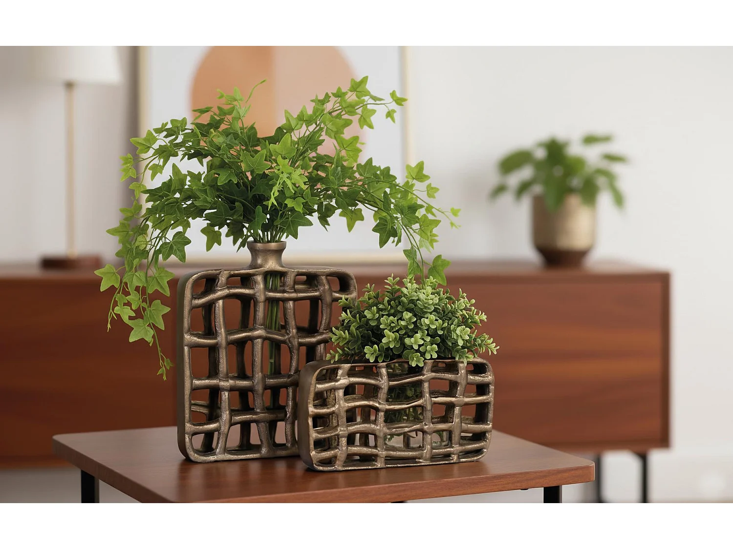 Ensemble de 2 figures décoratives en bronze de forme rectangulaire