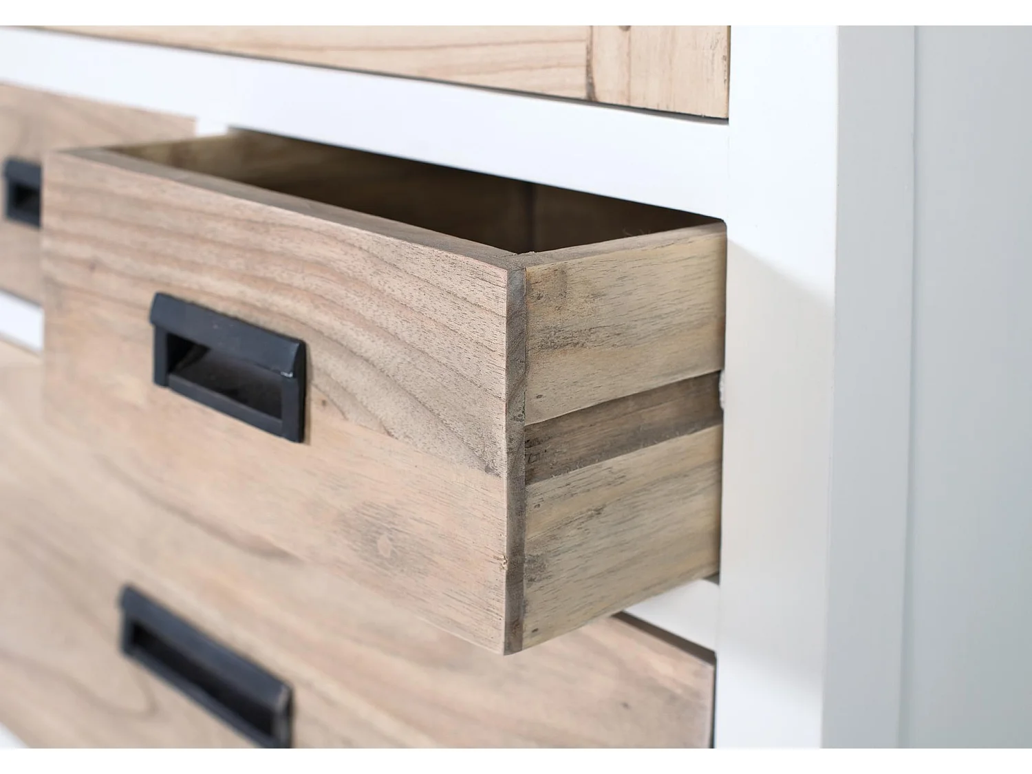 Vetrina in legno massello di mindi con 3 cassetti e anta in vetro