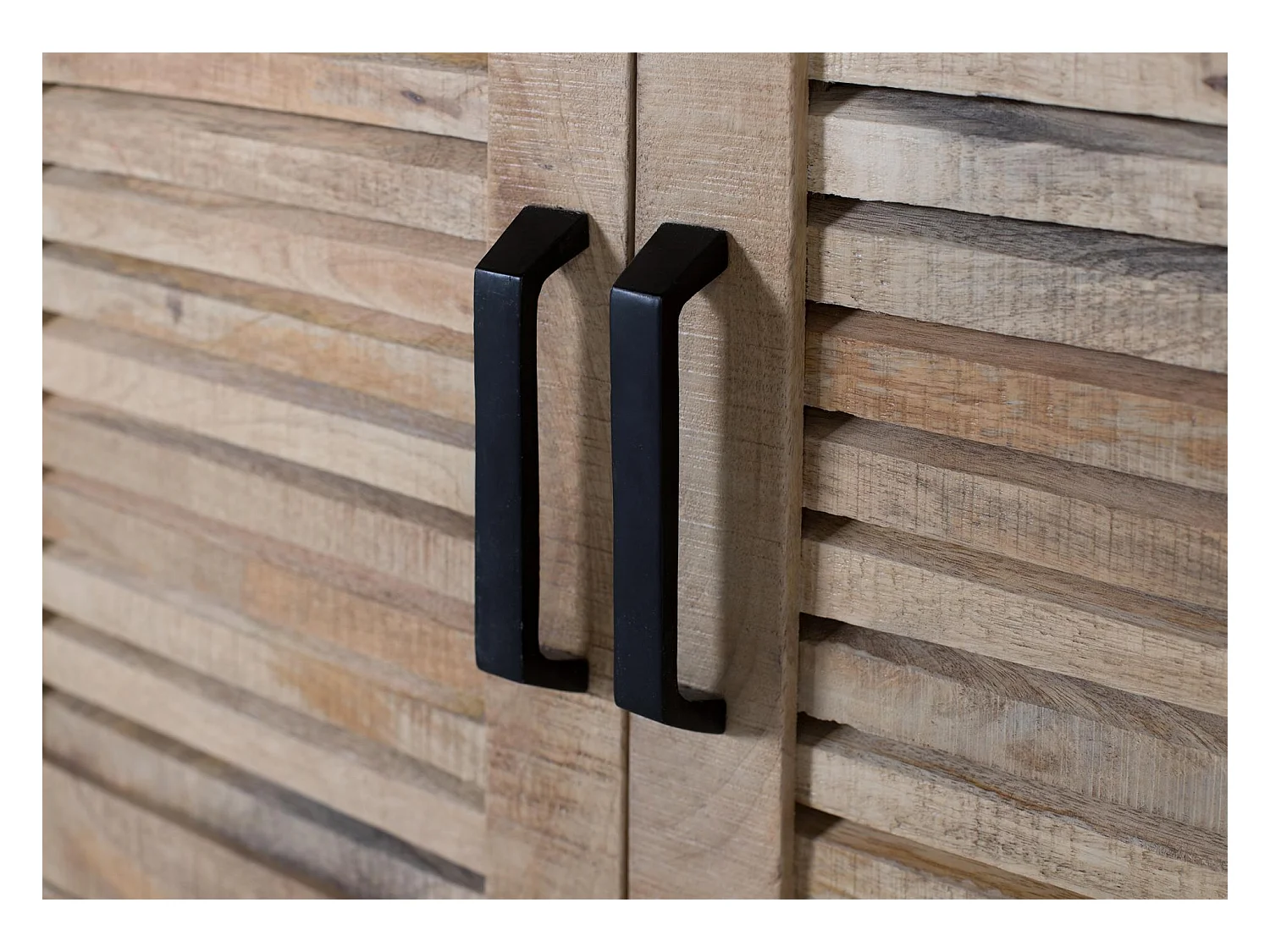 Vitrine aus Mangoholz mit Glas und zwei Schubladen