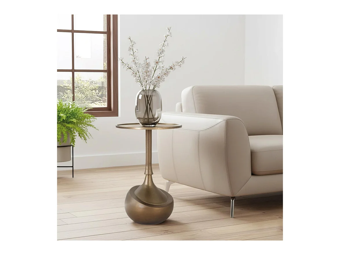 Salontafel van metaal met een bronzen afwerking