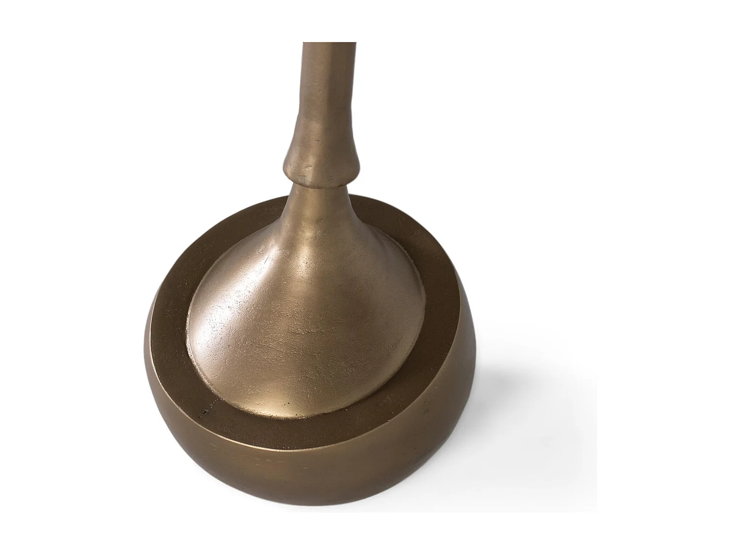 Table basse en métal avec finition bronze