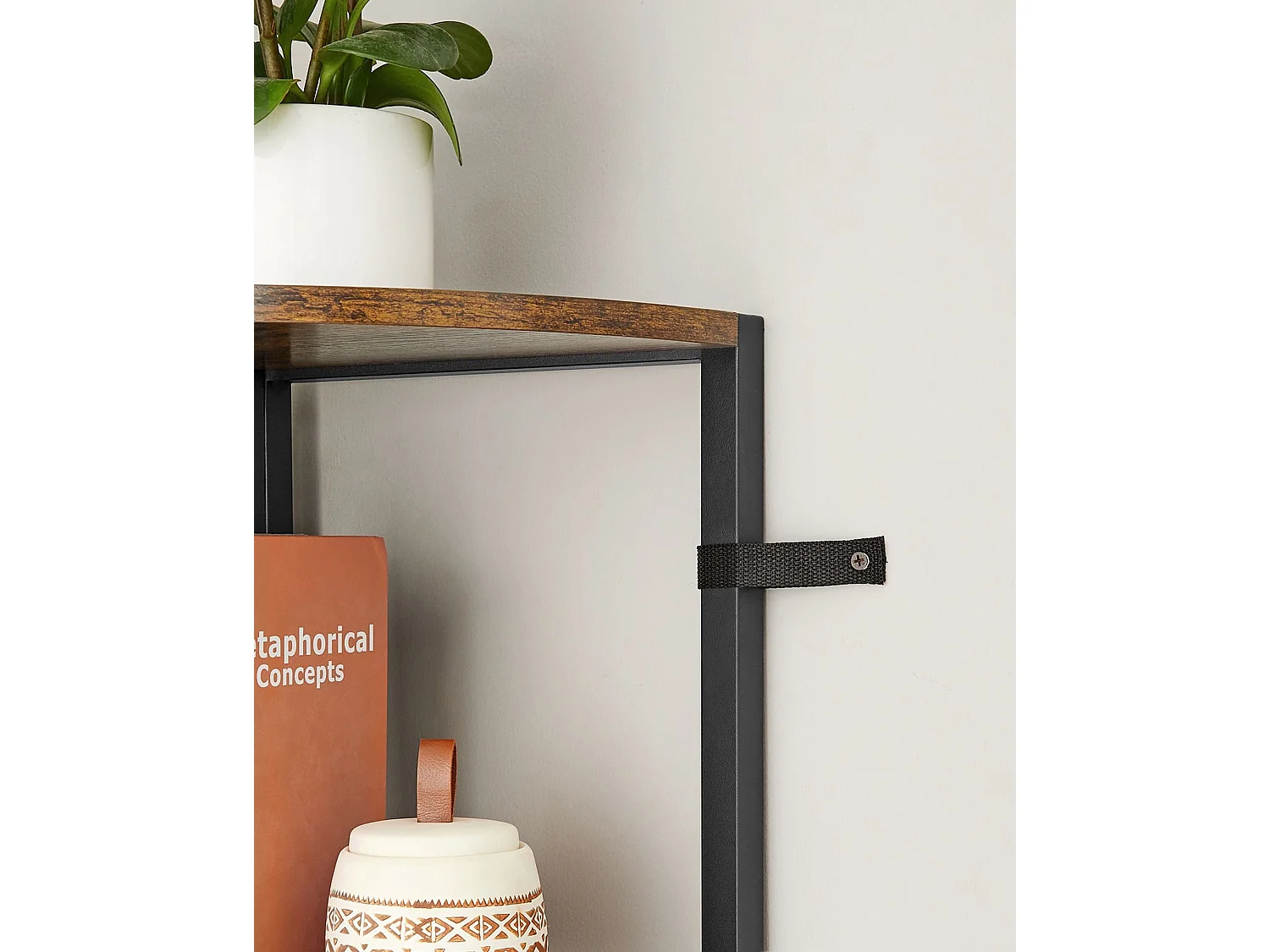 Eckregal Ampahimanga