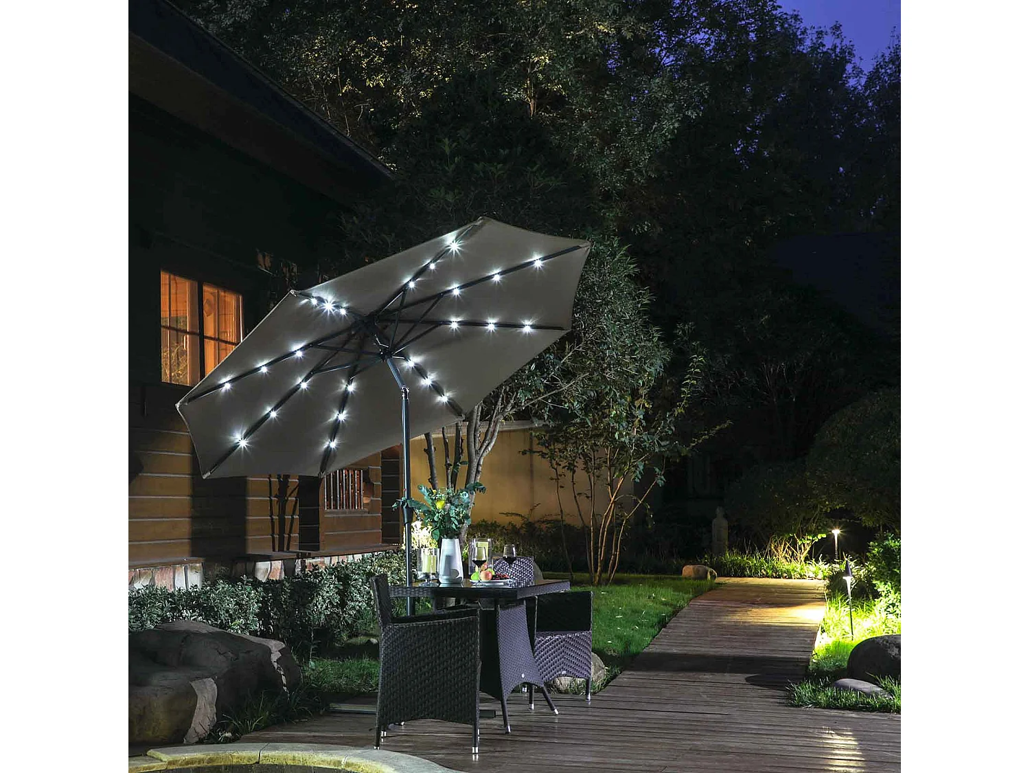 Sonnenschirm mit LED-Solar-Beleuchtung