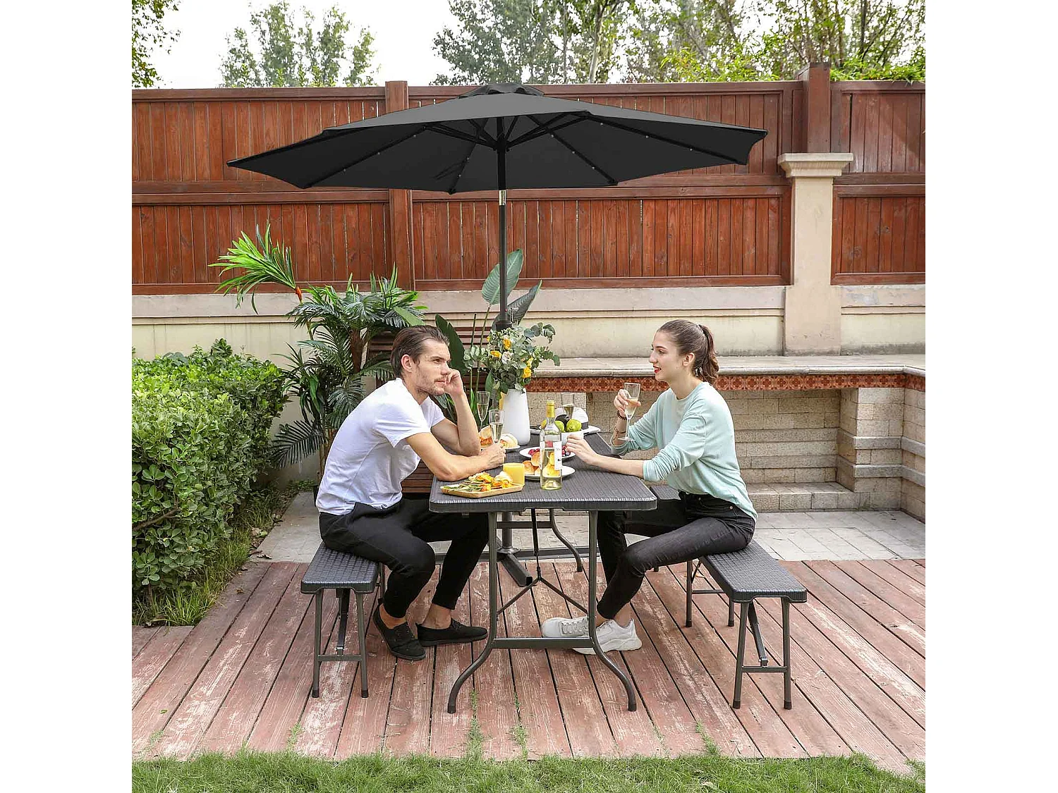 Sonnenschirm mit LED-Solar-Beleuchtung