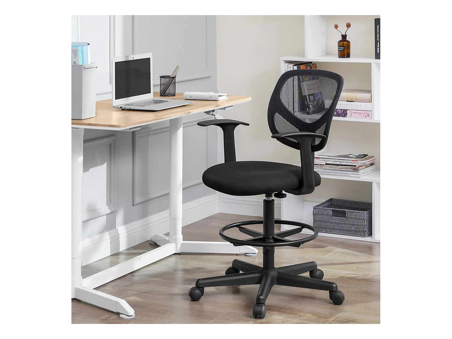 Bürostuhl mit verstellbarem Fußring