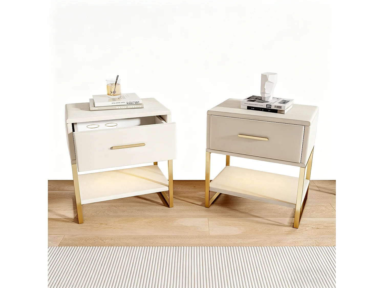 Set van 2 nachtkastjes, ledverlichting, beige fluwelen nachtkastje, 1 lade en open compartimenten, gouden metalen poten