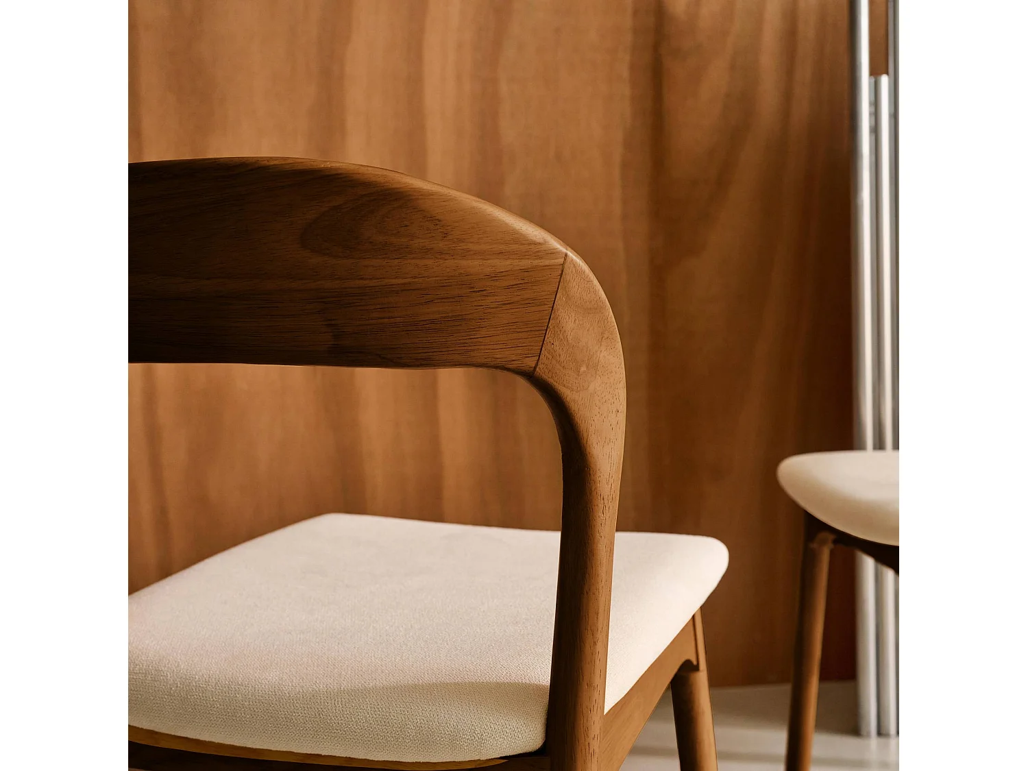 Lot de 2 chaises vintage bois d'hévéa noyer et tissu beige - L 46 x P 53 x H 78cm - Athena