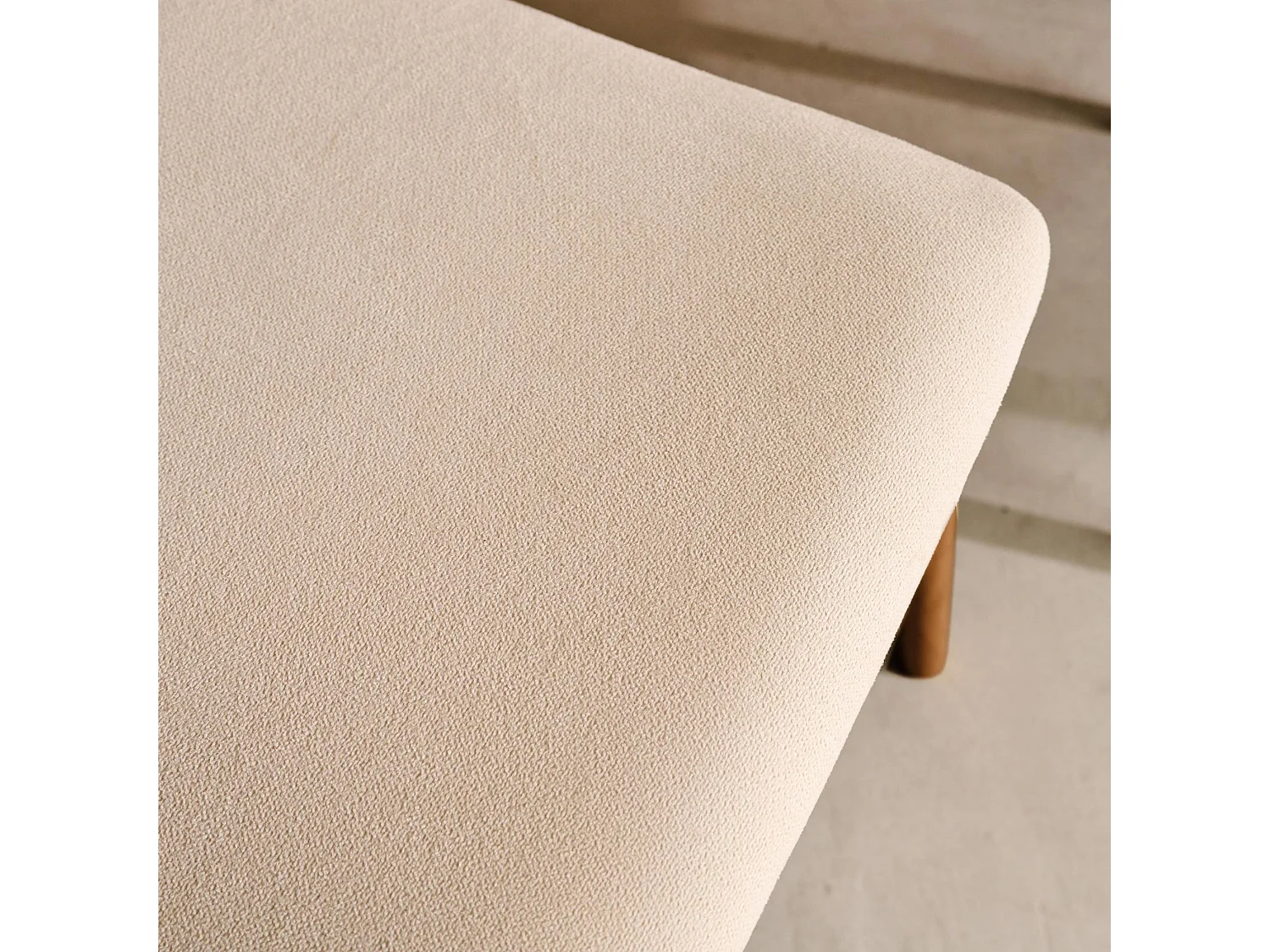 Lot de 2 chaises vintage bois d'hévéa noyer et tissu beige - L 46 x P 53 x H 78cm - Athena
