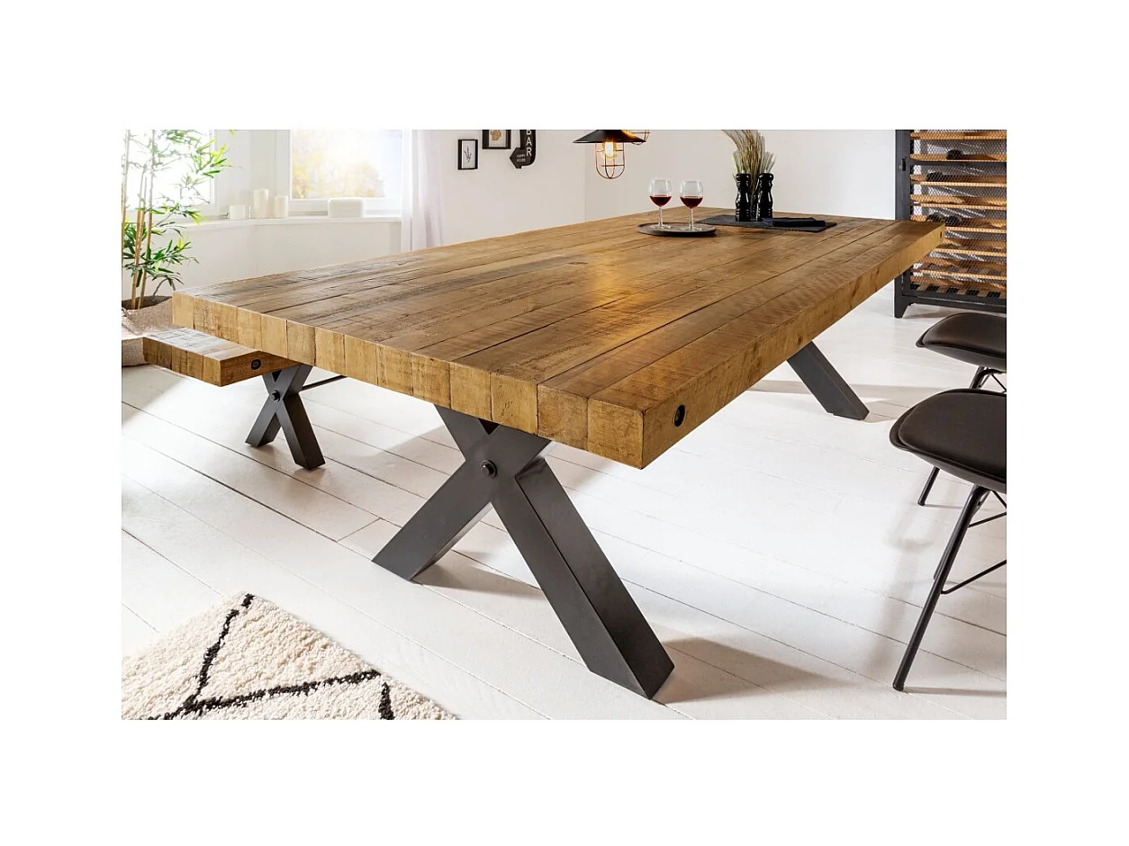 Table CAVARA – Bois de pin recyclé verni et métal noir – 200 cm – Plateau épais 80 mm – Style industriel