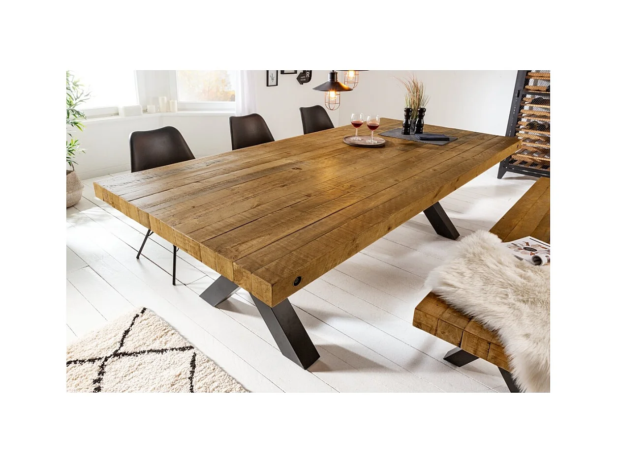 Table CAVARA – Bois de pin recyclé verni et métal noir – 200 cm – Plateau épais 80 mm – Style industriel