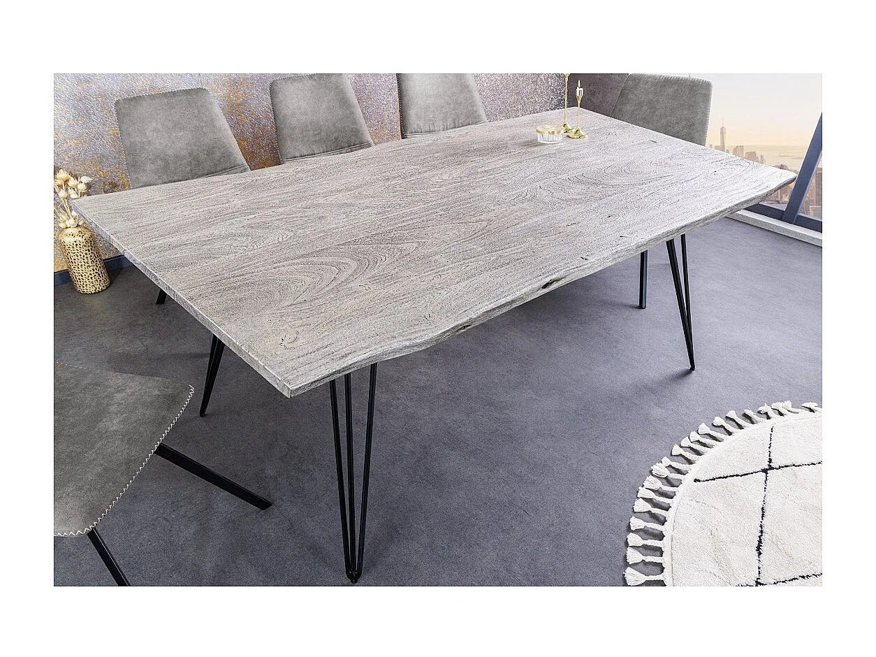 Table SILVA – Bois massif gris et métal noir – 140 cm – Style contemporain