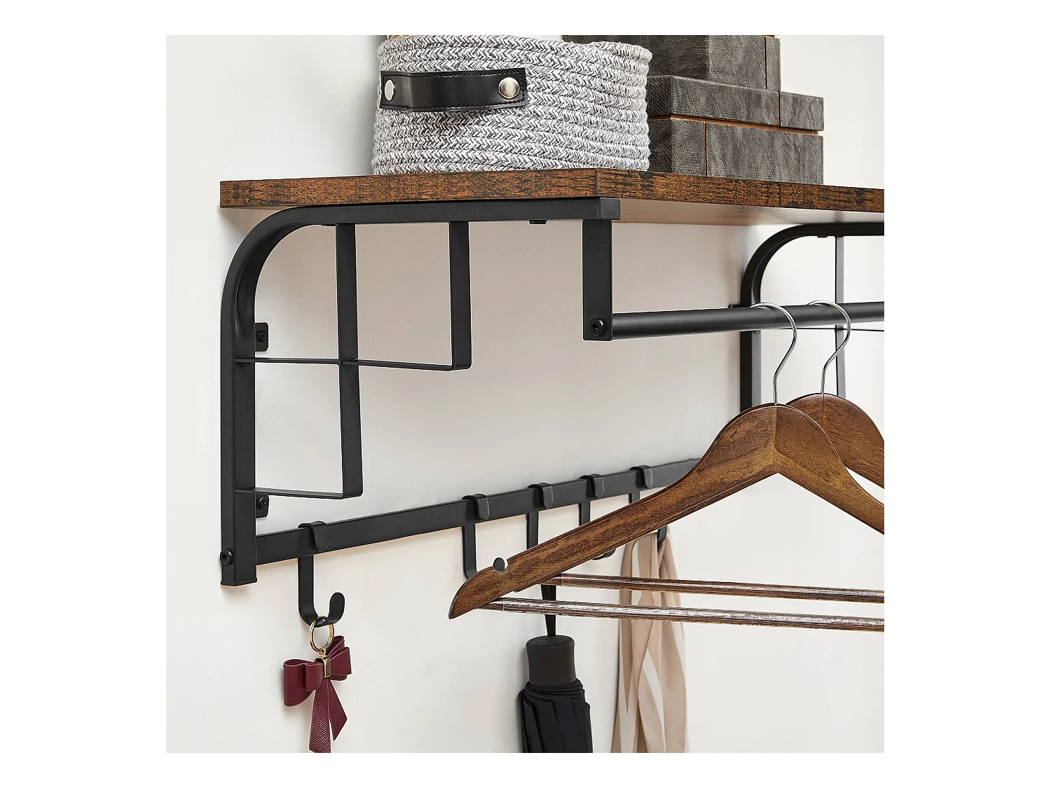 Wandgarderobe mit  abnehmbaren Haken