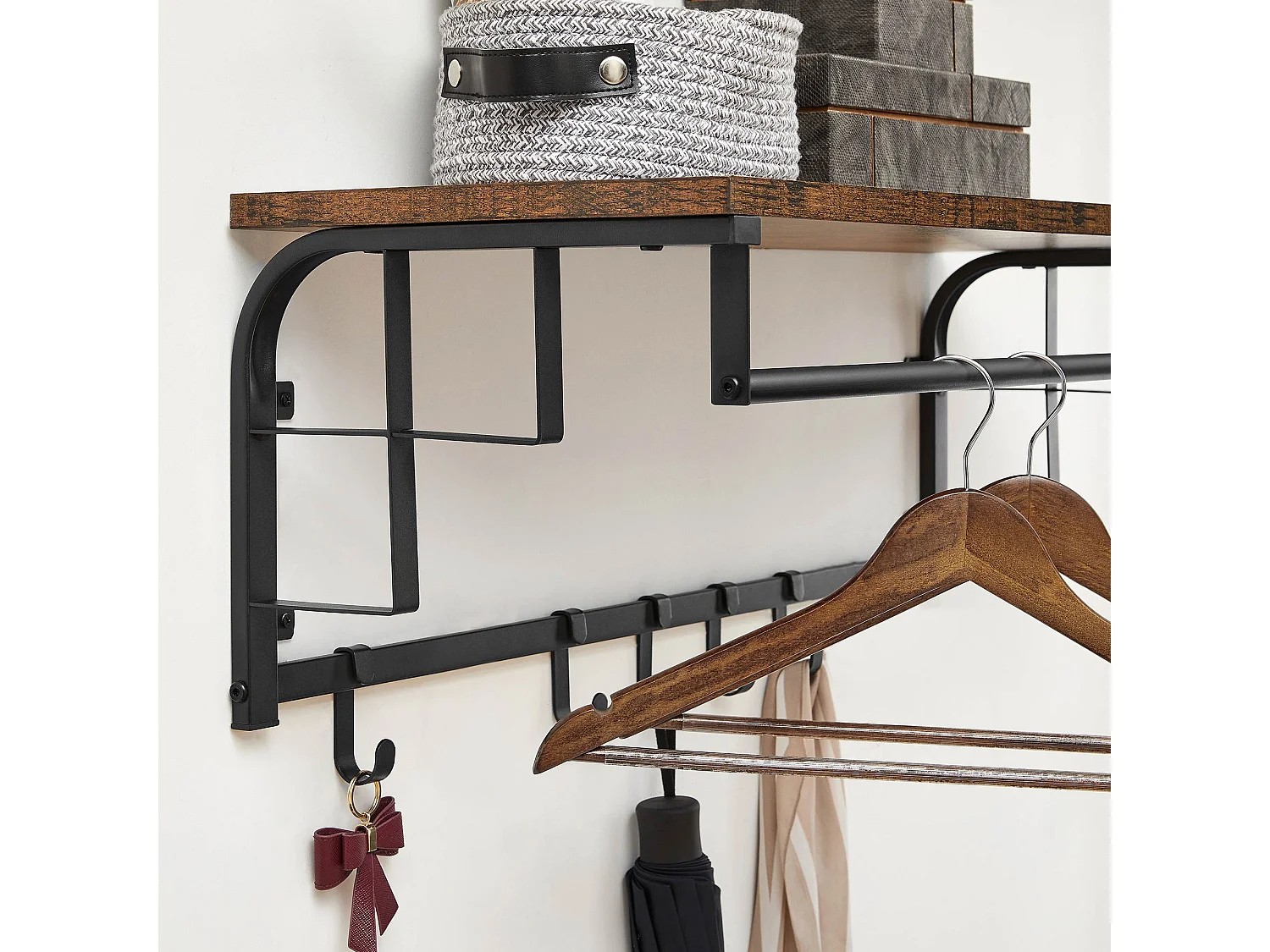 Wandgarderobe mit  abnehmbaren Haken