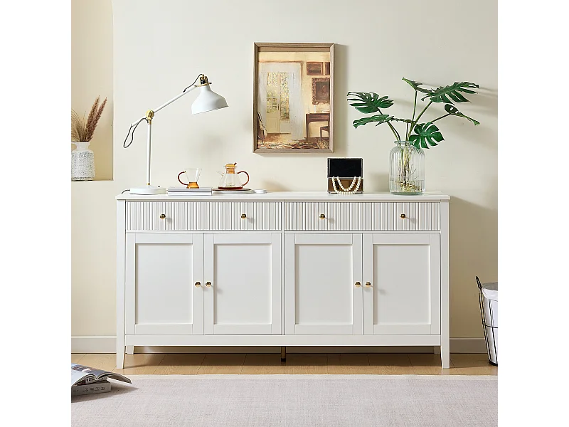 Buffet blanc avec 2 tiroirs et 4 portes, poignées dorées, façades de tiroirs verticales