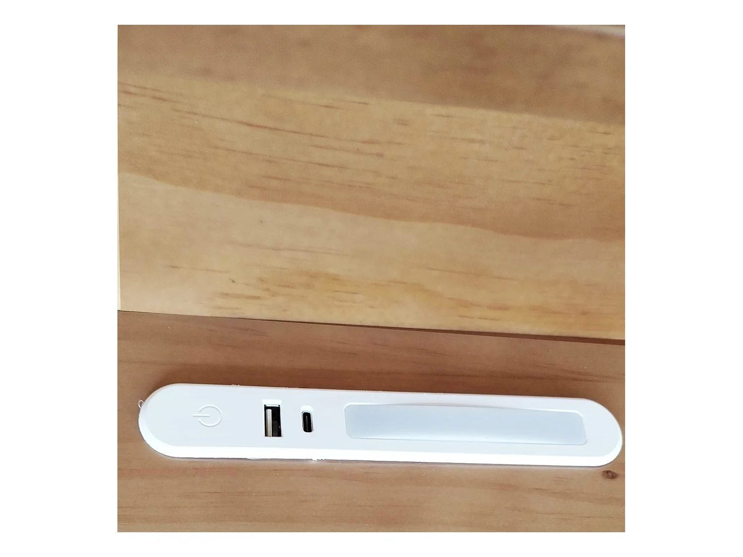 Lit enfant naturel 90x200cm avec éclairage LED, prise et rangement, bois