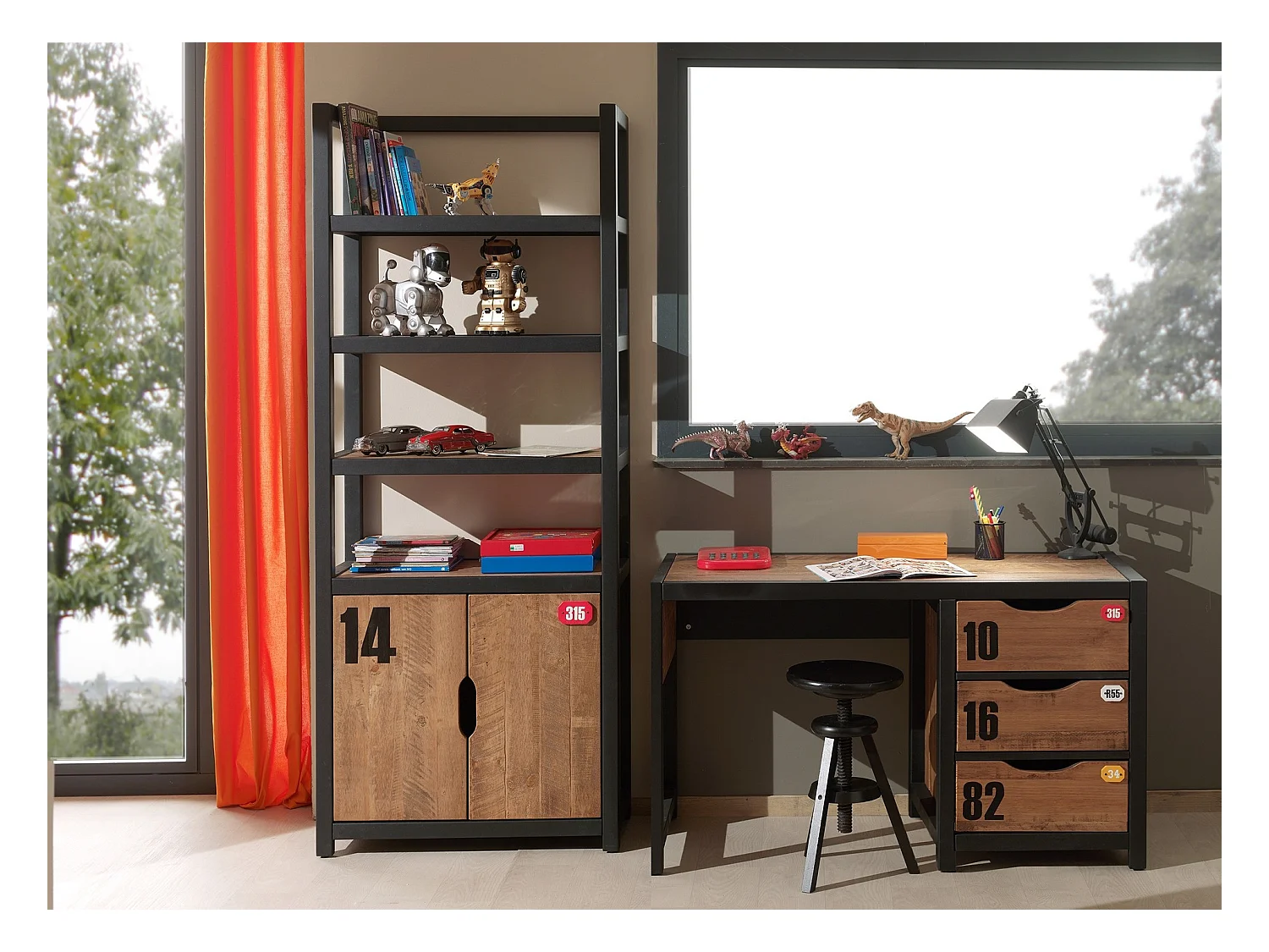 Alex bureau van massief grenen donker en zwart met 3 lades