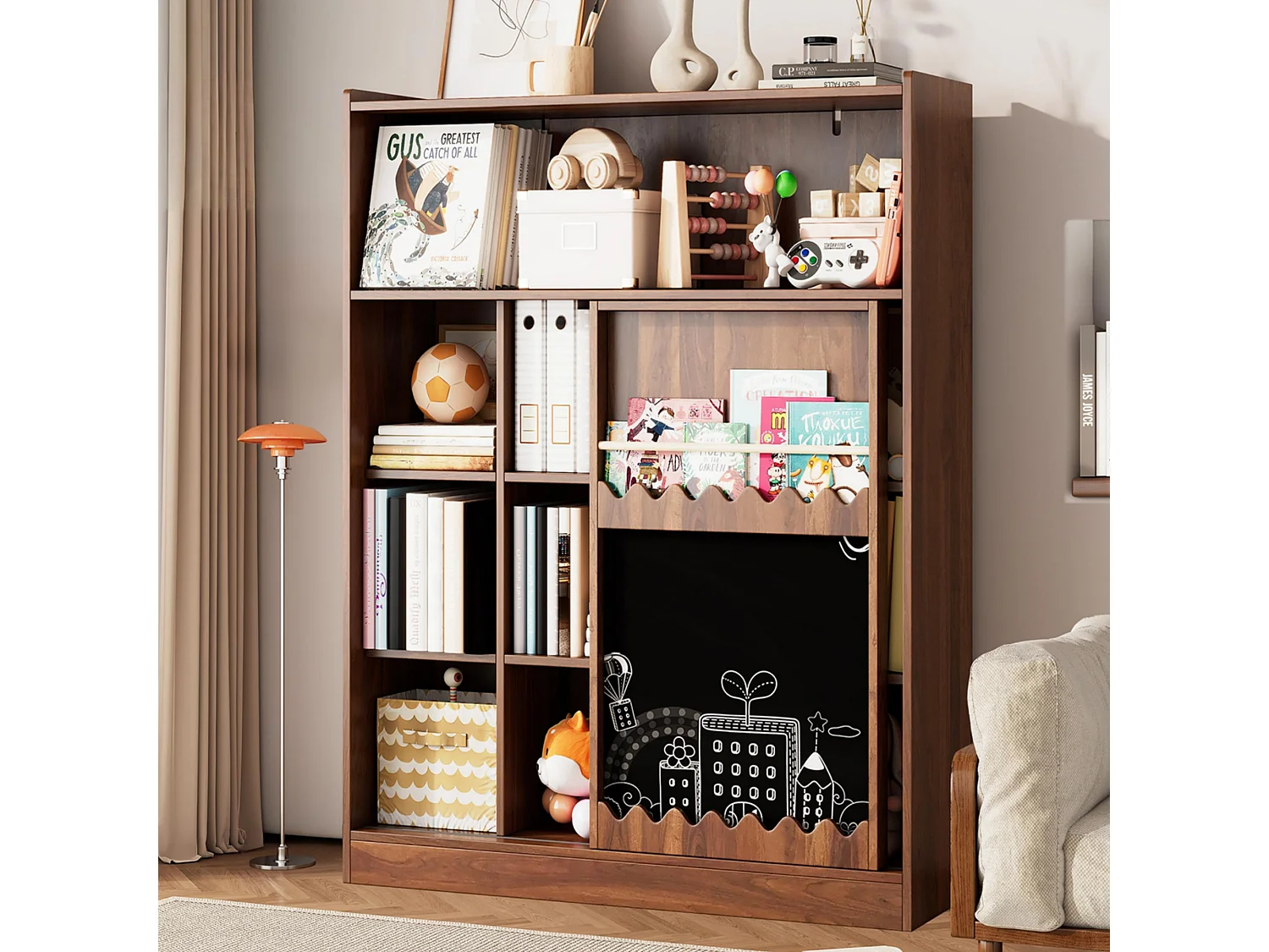 Bibliothèque couleur noyer avec porte coulissante, tableau noir et 9 étagères ouvertes, MDF