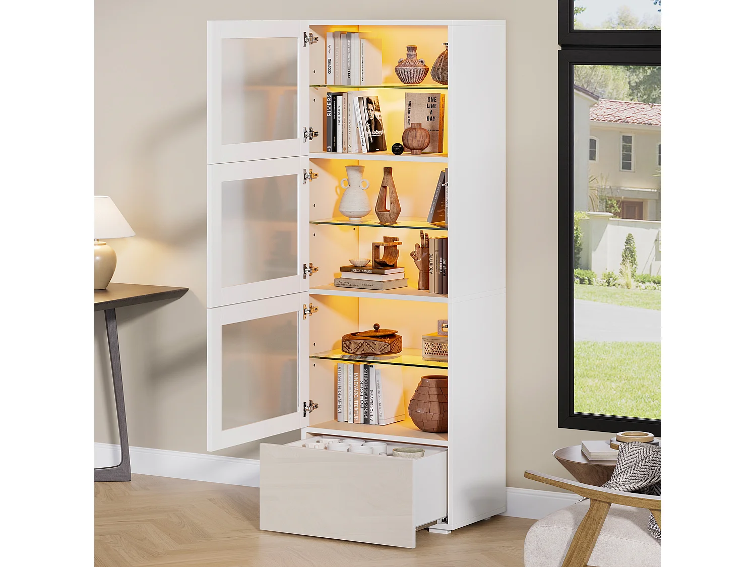 Vitrine blanche avec 3 portes en acrylique, 1 tiroir et éclairage LED, étagère en verre