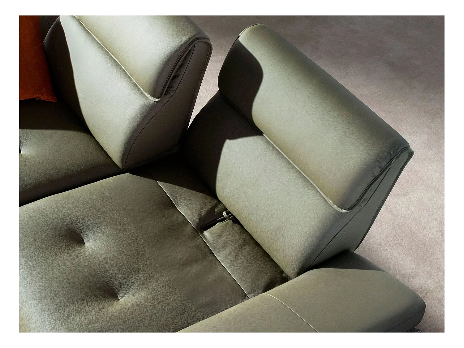 2-Sitzer-Sofa aus olivgrünem Leder