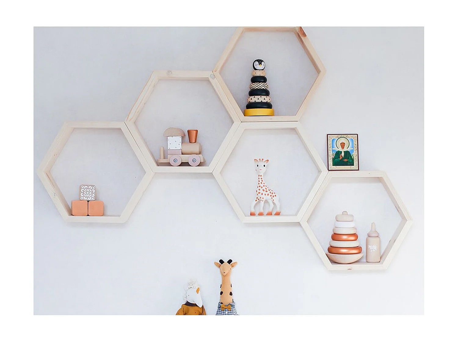 Étagère murale artisanale – 31 cm x 36 cm x 9 cm – Noyer – 100 % bois de sapin