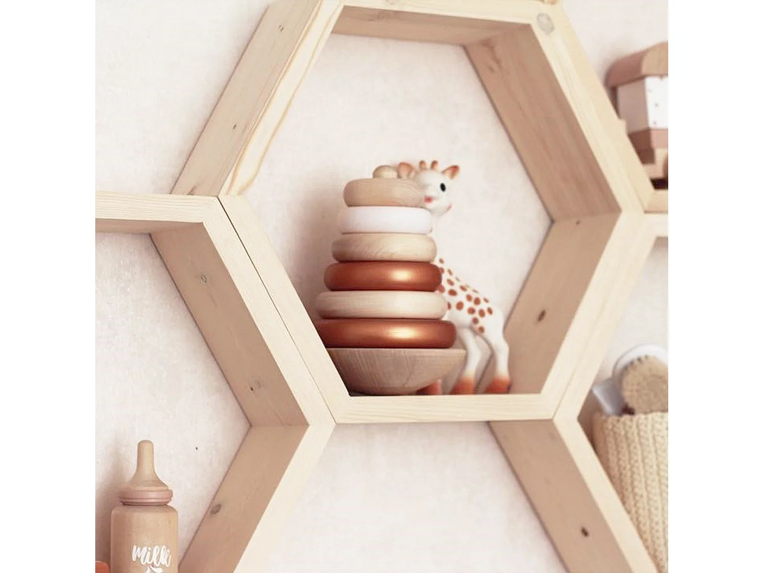 Étagère murale artisanale – 31 cm x 36 cm x 9 cm – Noyer – 100 % bois de sapin