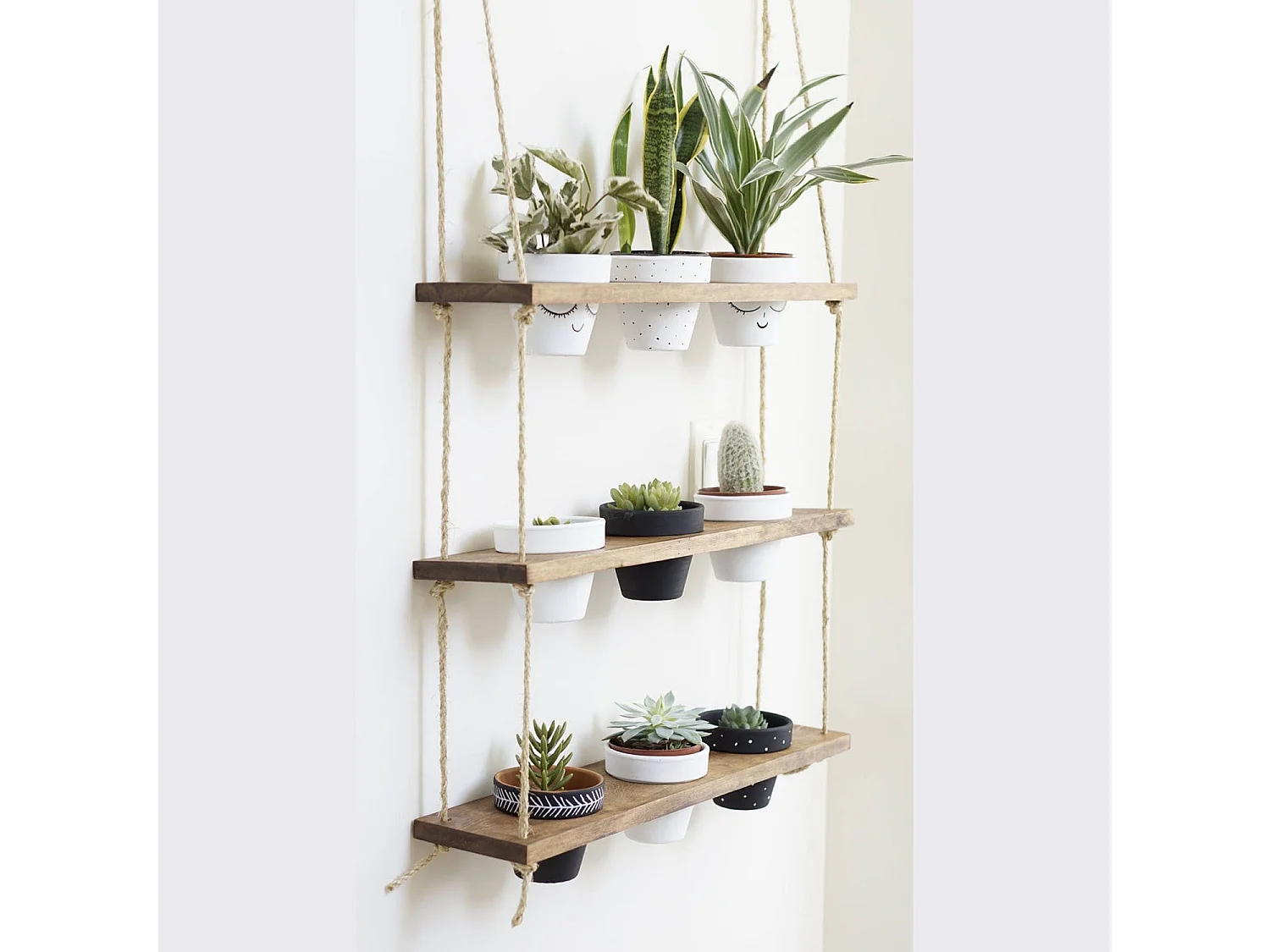 Wandplank van sparrenhout – 60 cm x 13 cm x 1,3 cm – Walnootkleur