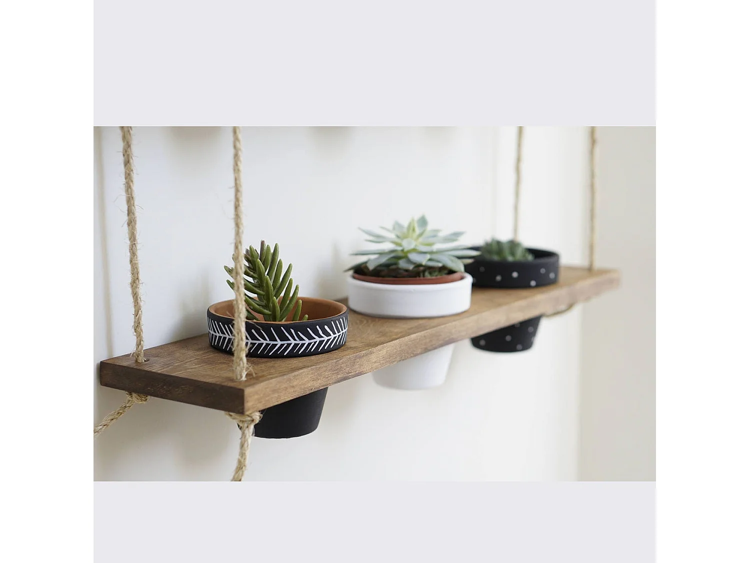 Wandplank van sparrenhout – 60 cm x 13 cm x 1,3 cm – Walnootkleur