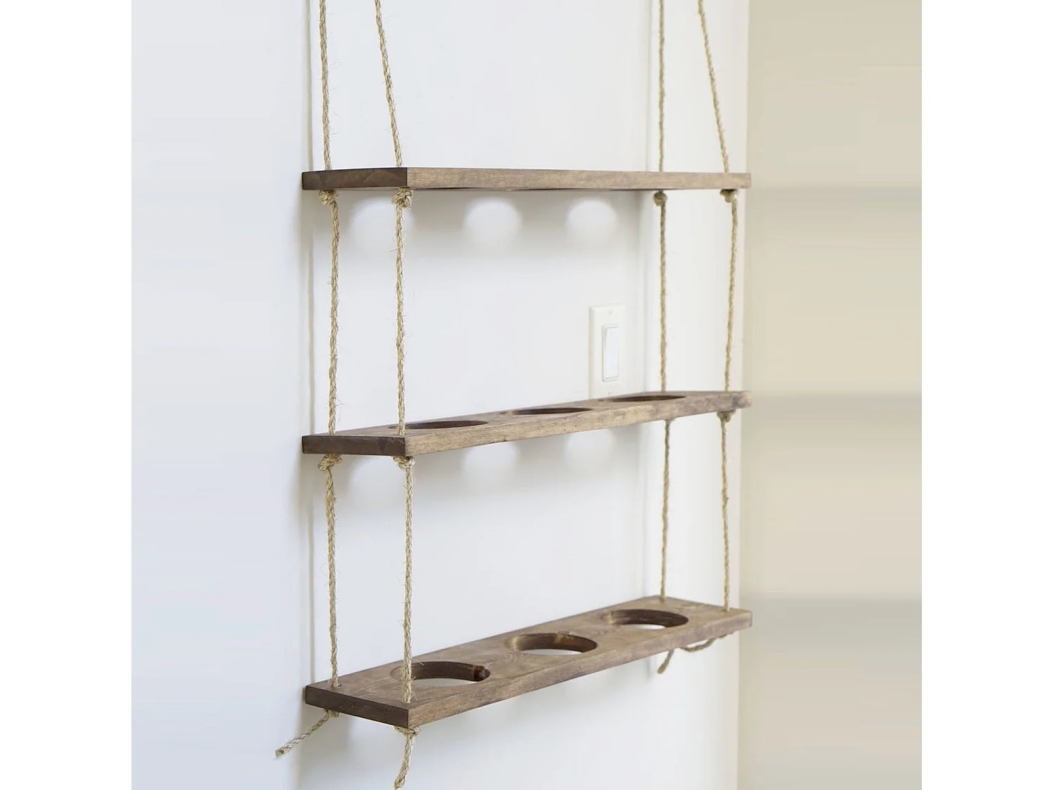 Wandplank van sparrenhout – 60 cm x 13 cm x 1,3 cm – Walnootkleur