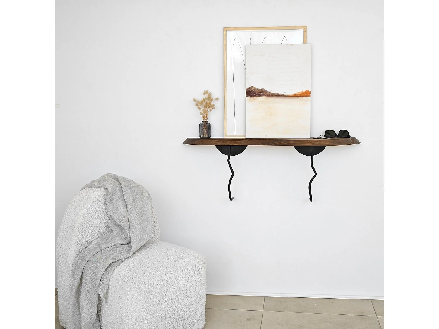 Elegante mensola da parete, 99 cm x 22 cm, nero e noce | 100% legno di pino e struttura in metallo | Perfetta per decorare e organizzare