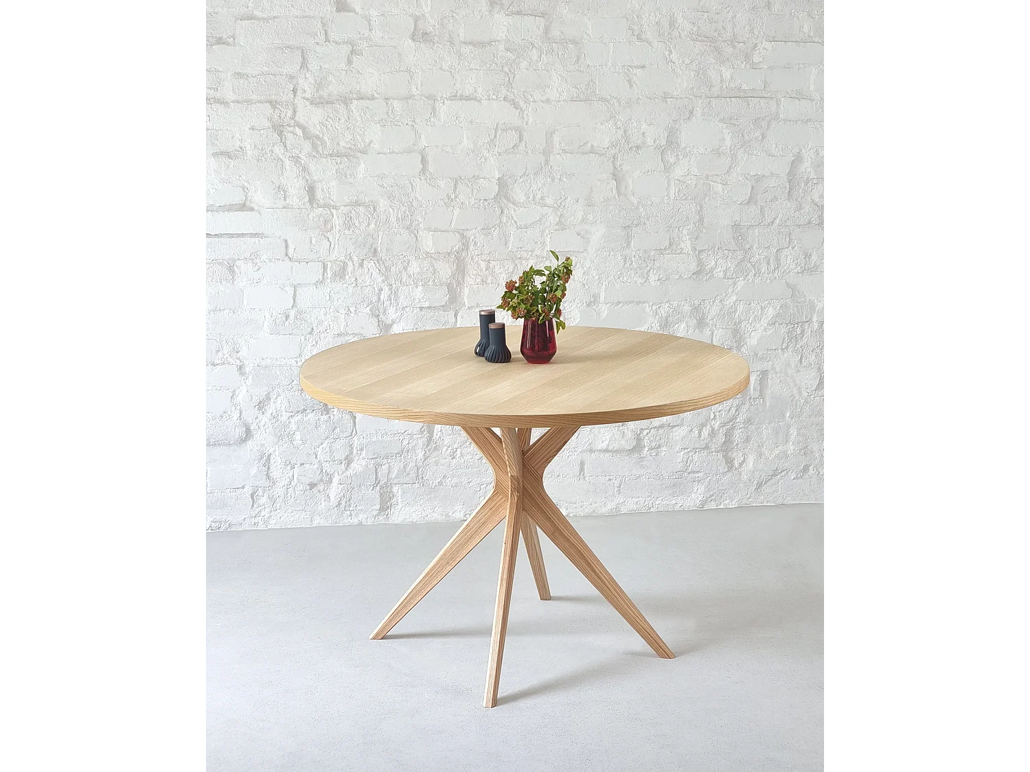 Table à manger ronde 110cm Jubi Bold Noyer