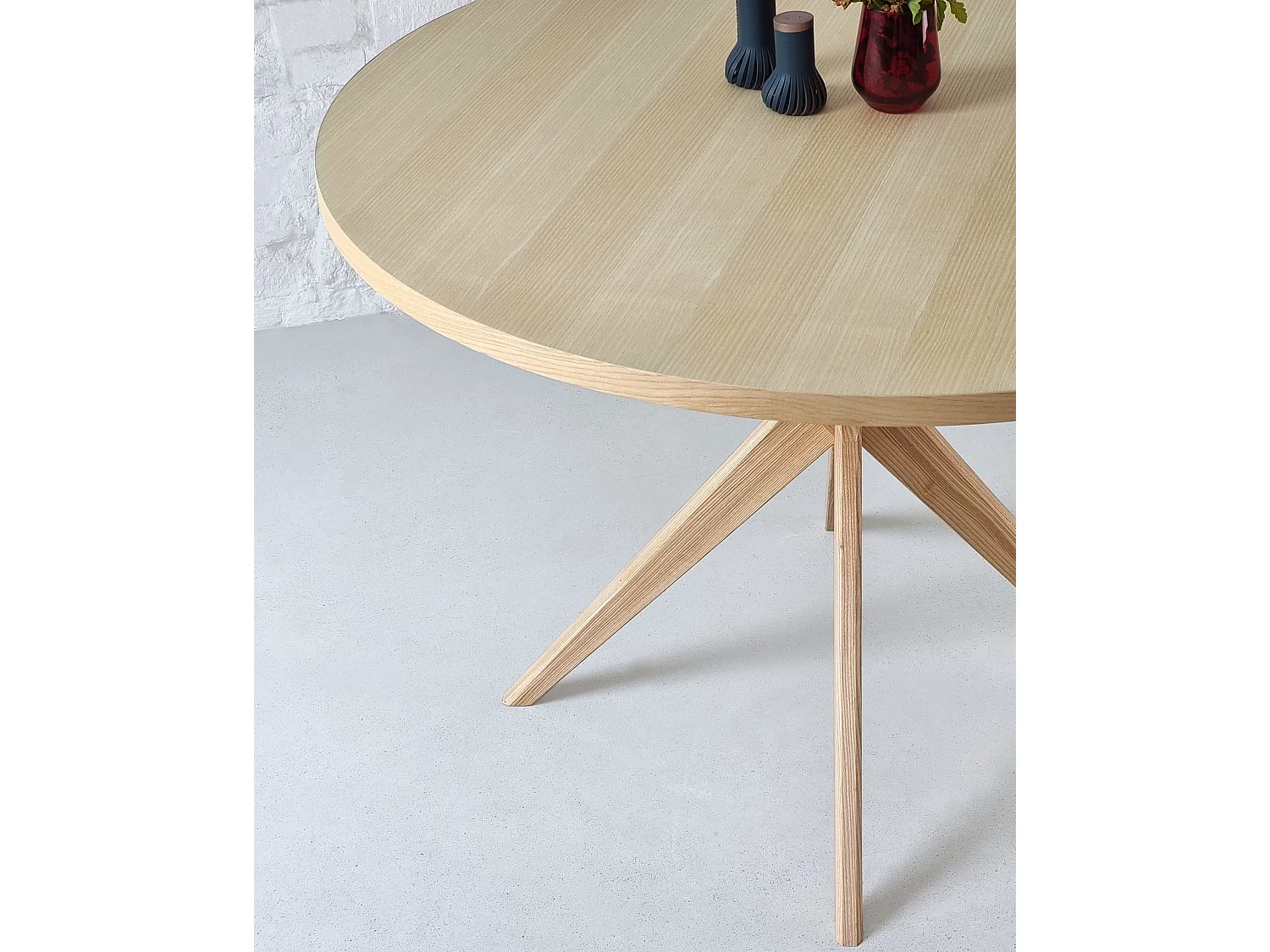 Table à manger ronde 110cm Jubi Bold Noyer