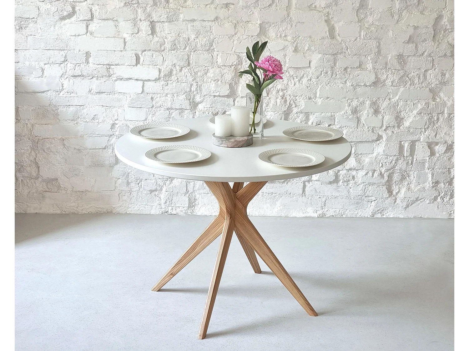 Mesa de comedor redonda 110cm Jubi Bold Gris Hormigón Roble