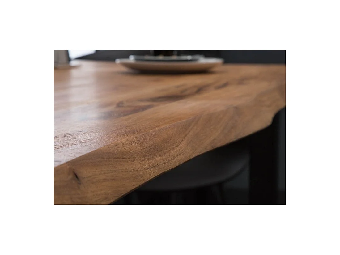 ARKAYA tafel 160 cm Gelakt wild acaciahouten blad Zwarte metalen U-poten Industriële stijl