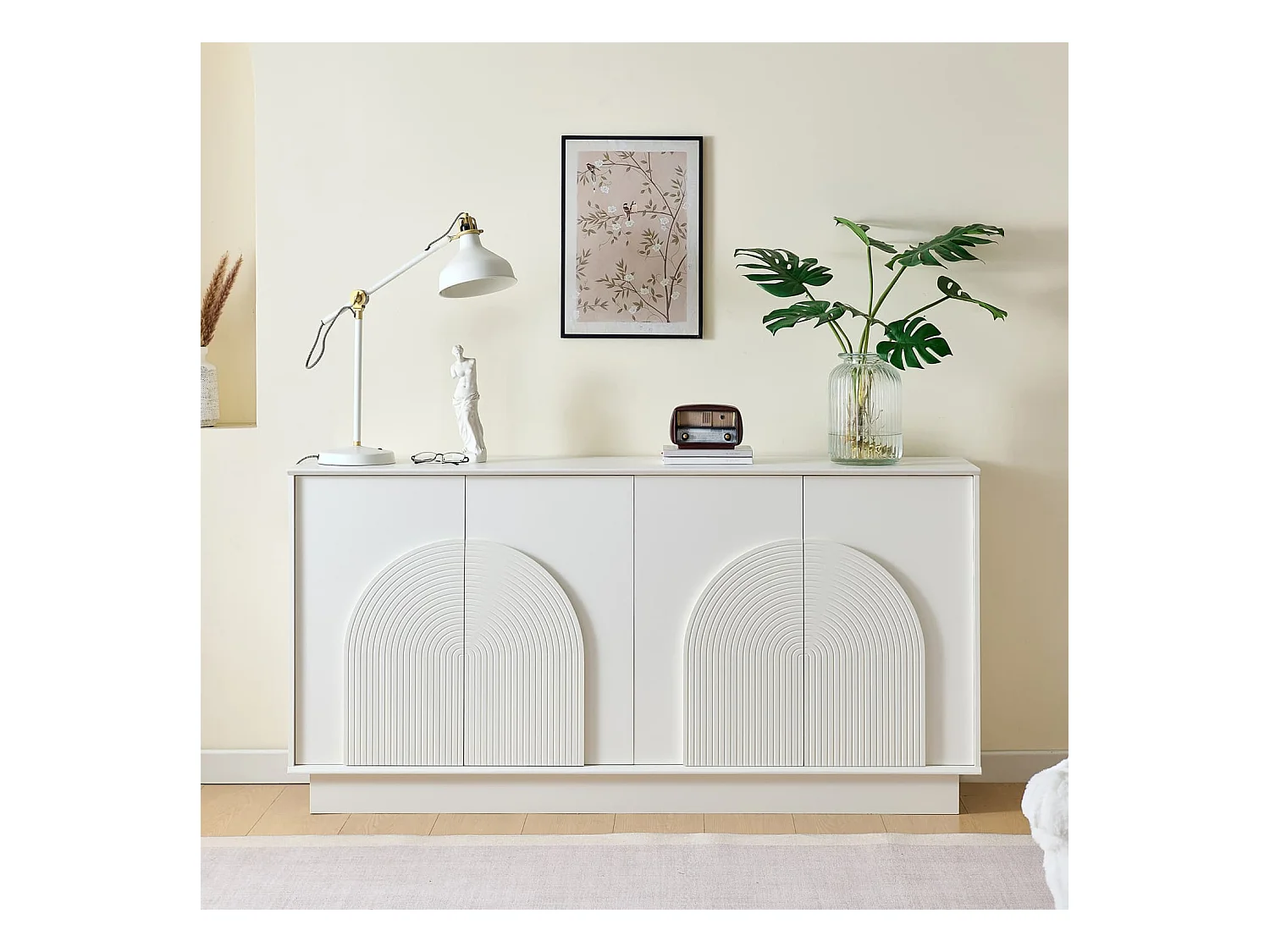 Moderner weißer Sideboard mit gewölbten Türen–4-Türiger Aufbewahrungsschrank,MDF-Konstruktion mit matter Oberfläche,funktionale Aufbewahrungslösung