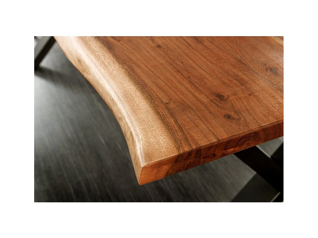 Table de salle à manger ARKAYA 180 cm – Plateau en acacia verni et pieds croisés métal noir – Design industriel naturel