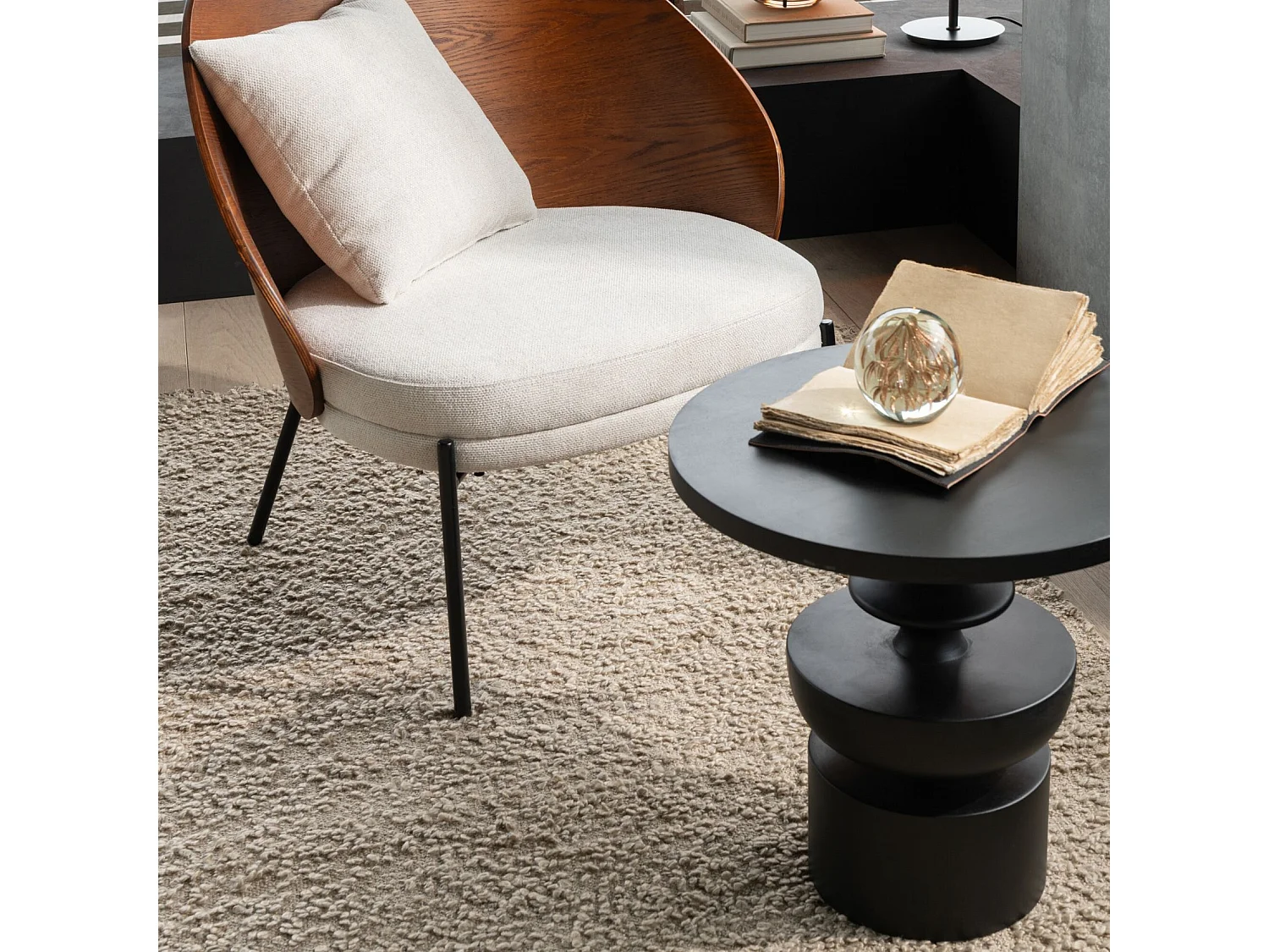 Mesa auxiliar de madera de mango