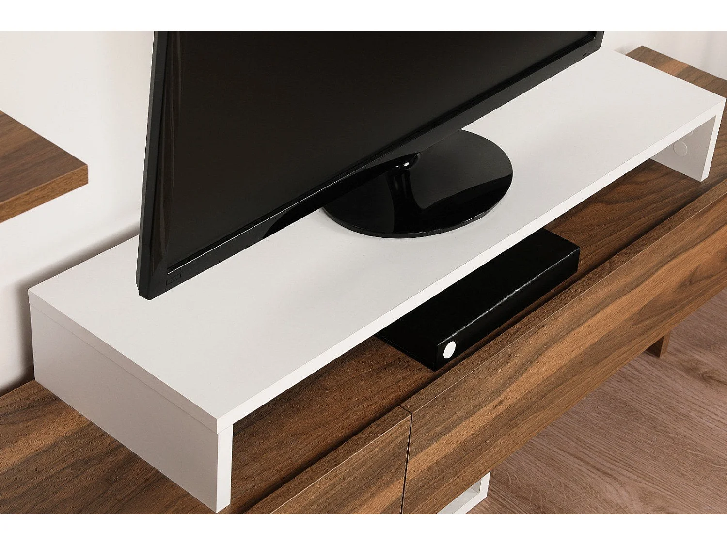 Skandinavischer TV-Ständer – 180 cm – Weiß und Teakholz – Spanplatte