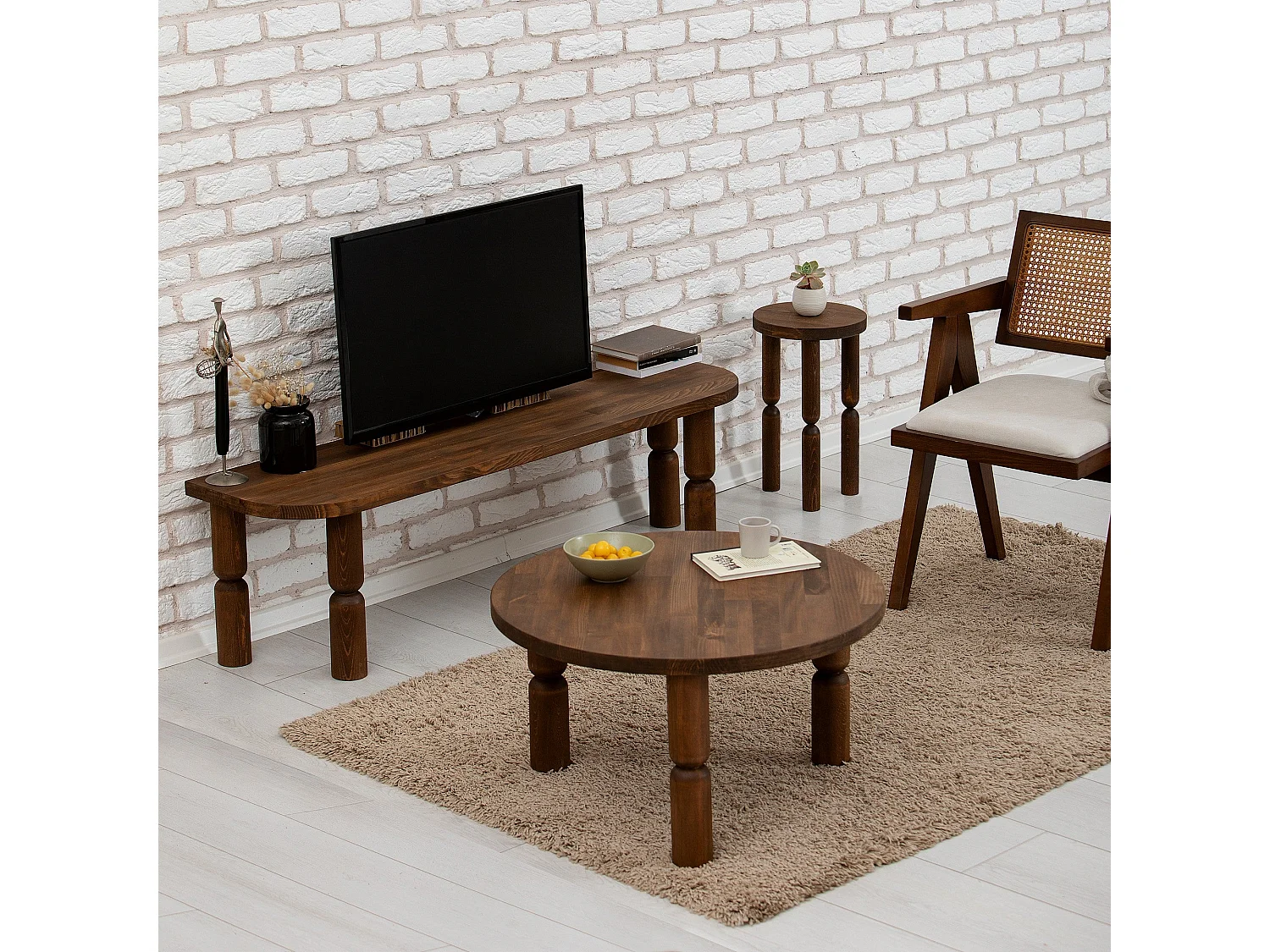 Meuble TV en bois massif, coloris noyer, 140 x 40 x 35 cm | Finition ultra-mate à base d'eau et résistante aux UV | Design élégant et durable pour un salon moderne