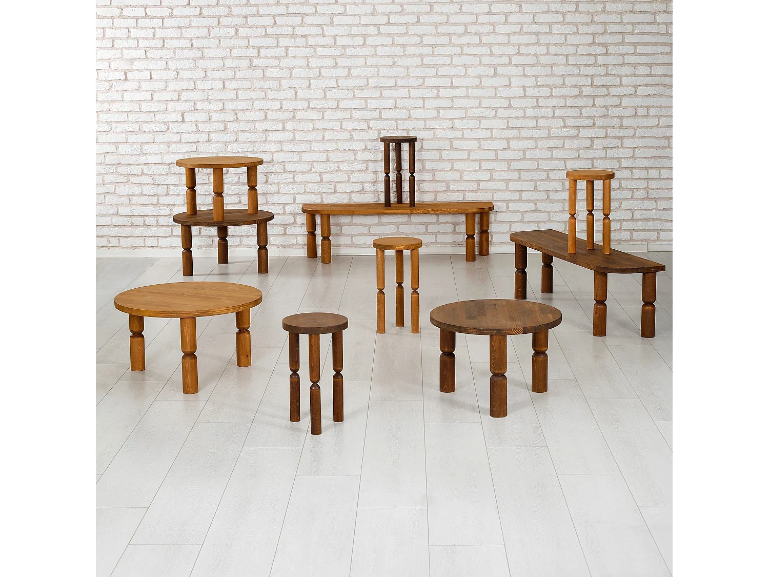 Meuble TV en bois massif, coloris noyer, 140 x 40 x 35 cm | Finition ultra-mate à base d'eau et résistante aux UV | Design élégant et durable pour un salon moderne