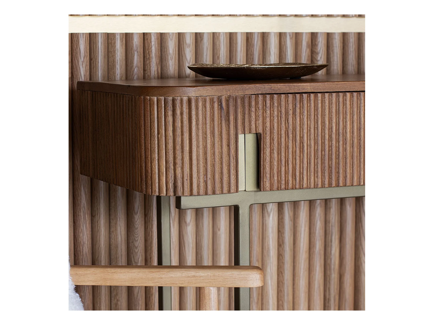 Now's Home - Console  Effet Noyer Avec Pieds En Metal Dore 80x35x80cm Selma