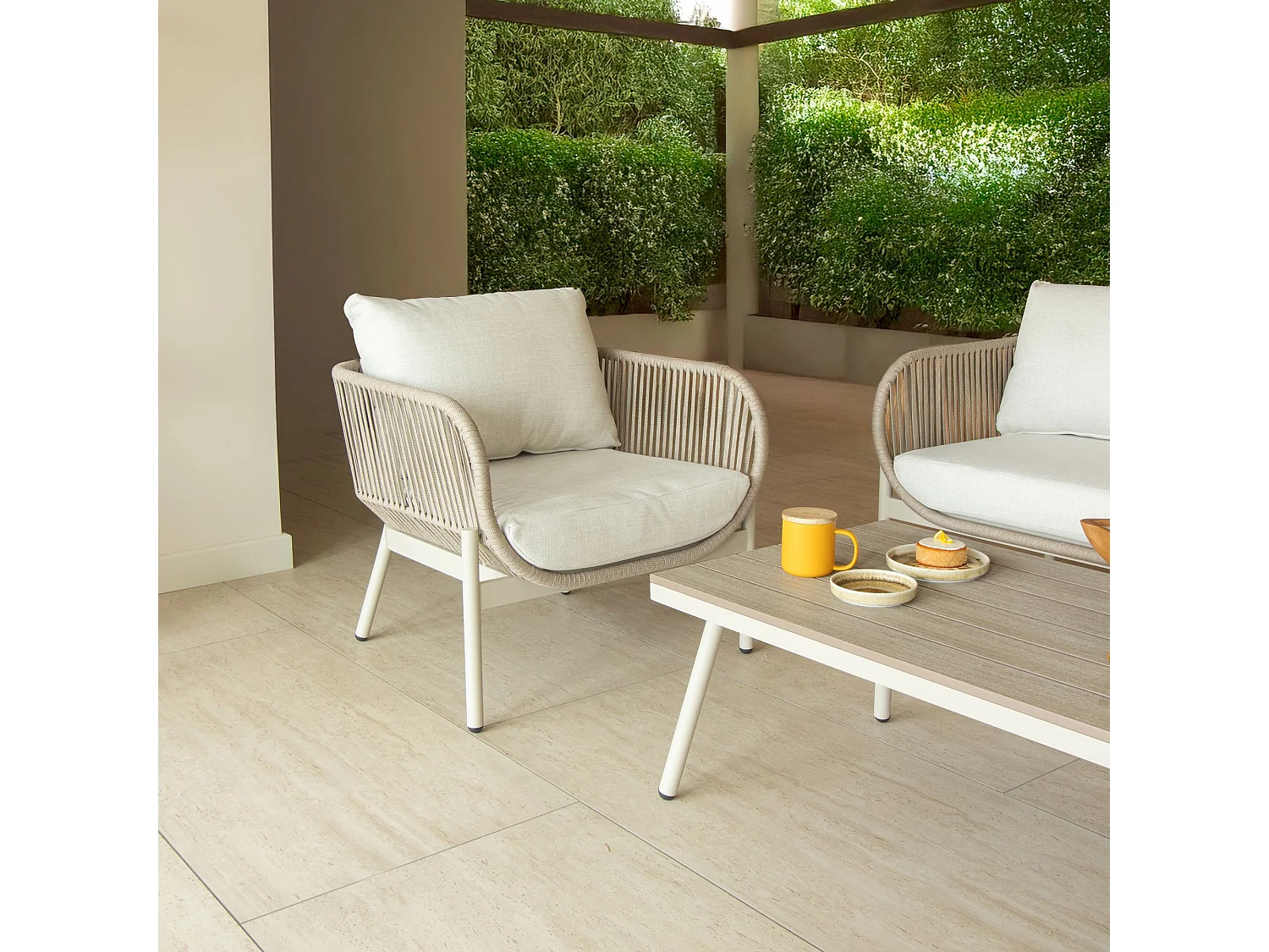 Now's Home - Salon De Jardin 5 Places En Aluminium Sable Et Table Basse Figari