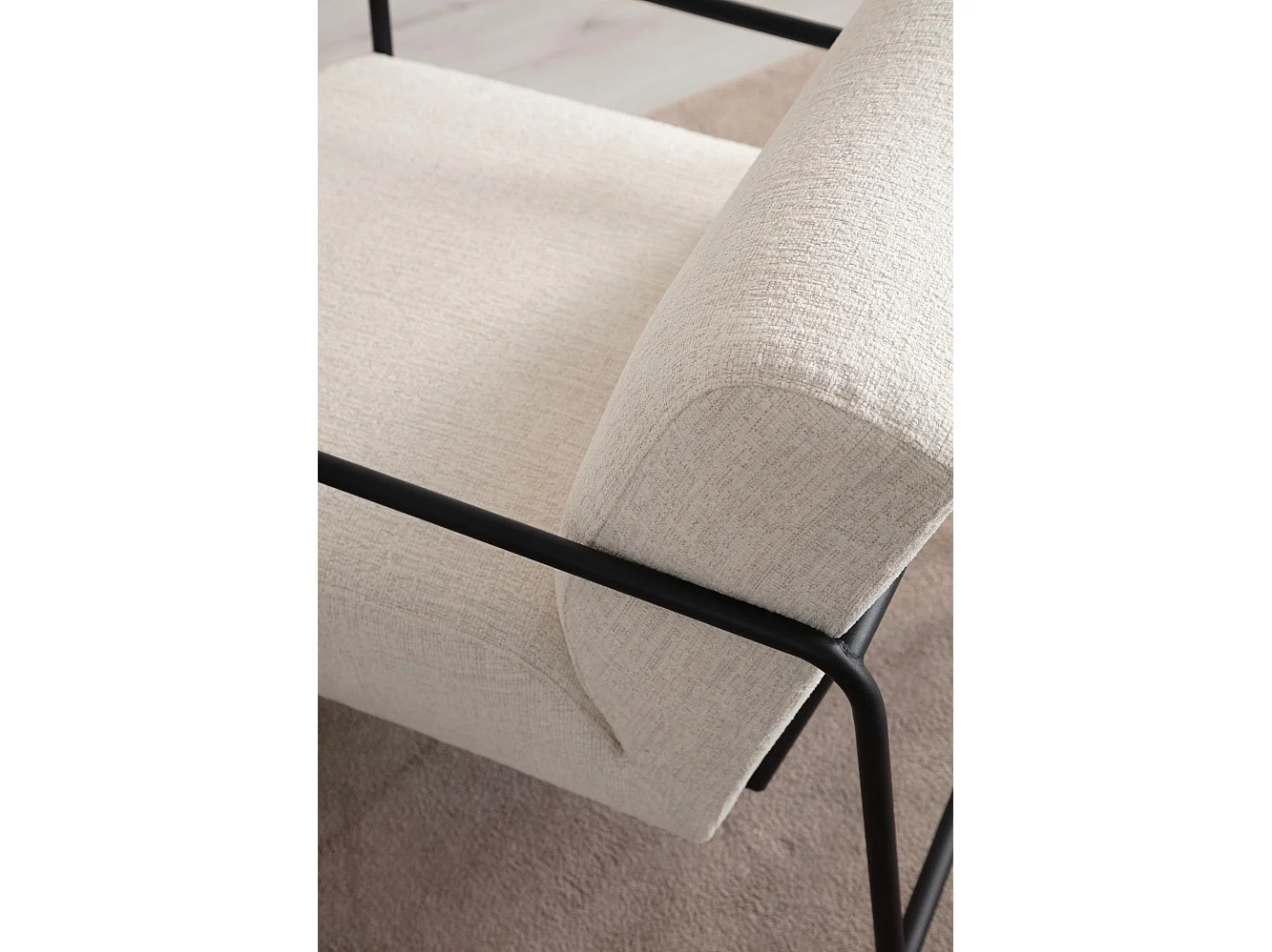 Elegante fauteuil, wit, 70 x 90 x 75 cm | Frame van beukenhout en spaanplaat, 100% polyester, zachte schuimkussens | Zwarte metalen poten