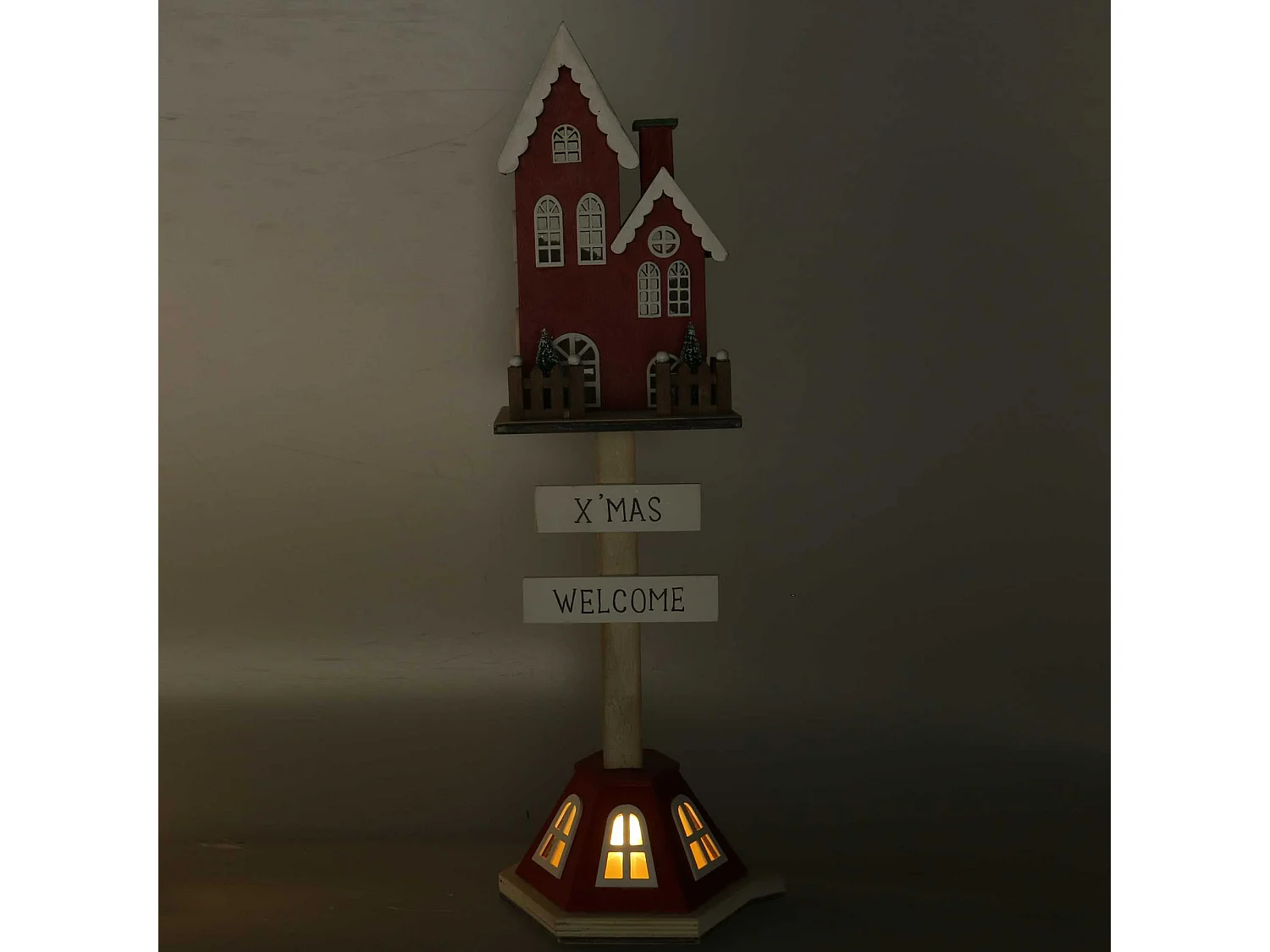 Casetta in legno rosso con led cm13x11,5h45,5