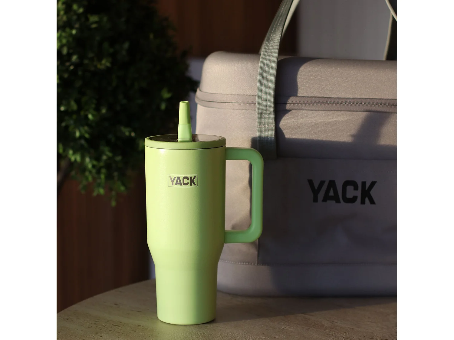 Yack - Gobelet Isotherme Yack 90cl En Acier Inoxydable Vert Fluo Anti-derapant
